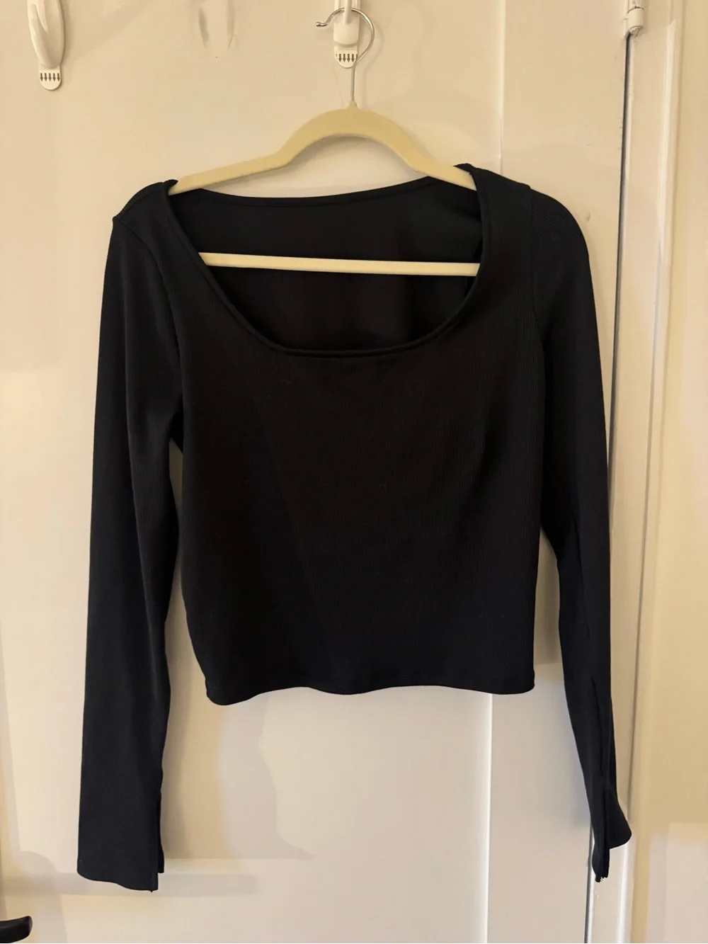 ALO Yoga Black Scoop-Neck Long Sleeve Top